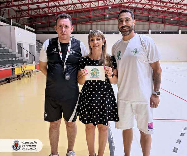 CRC LAJEOSA DO MONDEGO OFERECE LEMBRANÇA À AF GUARDA