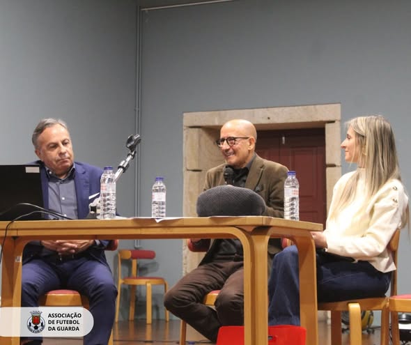 A PEDAGOGIA DO JOGO NO FUTEBOL: FUNDAMENTOS QUE ATRAVESSAM GERAÇÕES