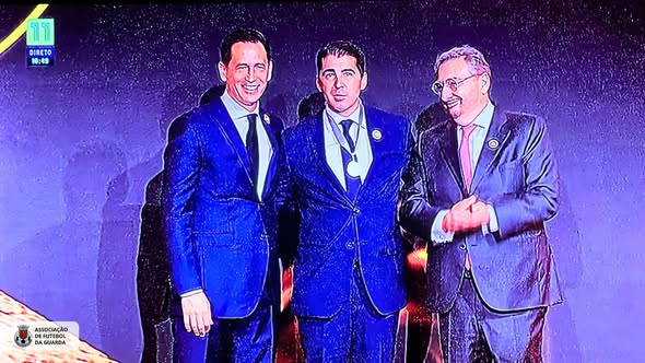 AF GUARDA DISTINGUIDA DUPLAMENTE PELA FPF NAS QUINAS DE OURO